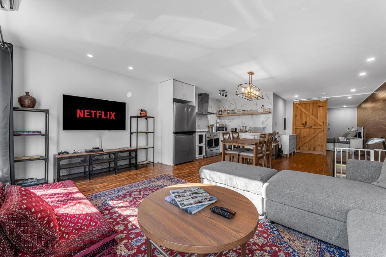 Amazing Fully Renovated Apartment On Queen St. Торонто Екстер'єр фото