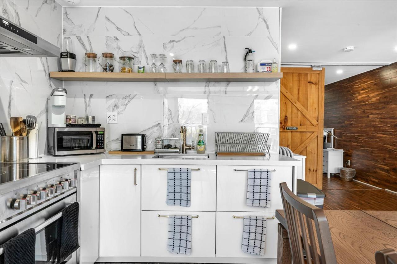 Amazing Fully Renovated Apartment On Queen St. Торонто Екстер'єр фото